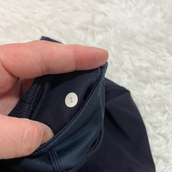 Lululemon Seek The Heat Crop Size 2 Inseam 23” - Picture 9 of 14